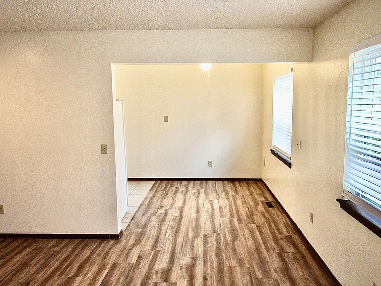 312 Falcon Ct — Photo 6