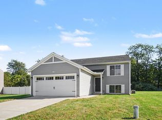 58575 Pond View Ln, Three Rivers, MI 49093