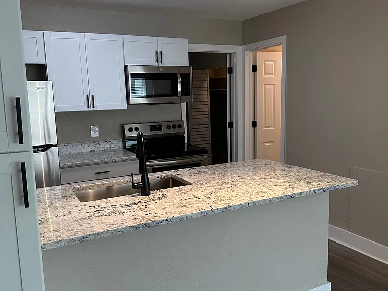 1462 Hamlet Ave — Photo 9