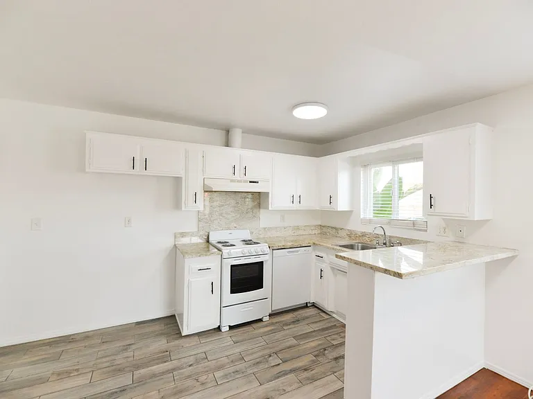 1202 Buena Vista — Photo 4
