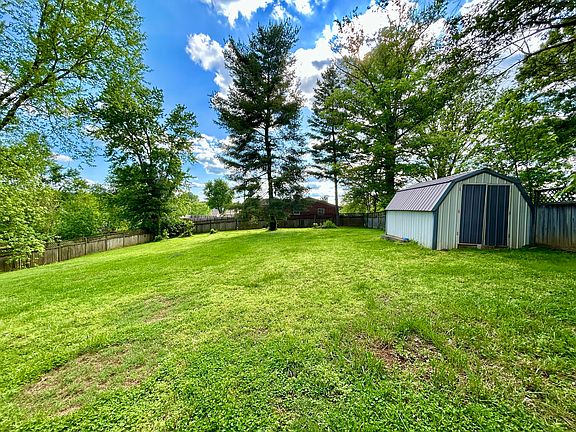 3rd image of 500 Meadowlark Dr