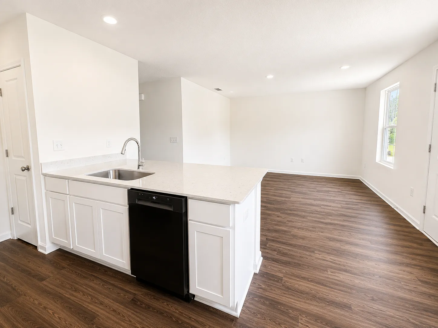 3 bed, 1114 sqft, $1,750 — Photo 3