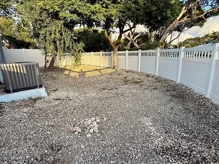 407 Collins St — Photo 18