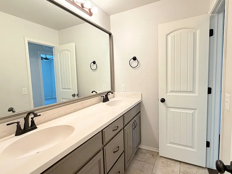18600 Luna Dr — Photo 13