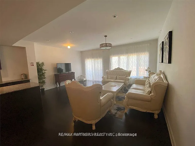 124 Lichfield Rd — Photo 3