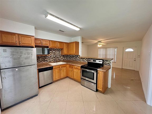 3rd image of 4720 SW 25th Ter