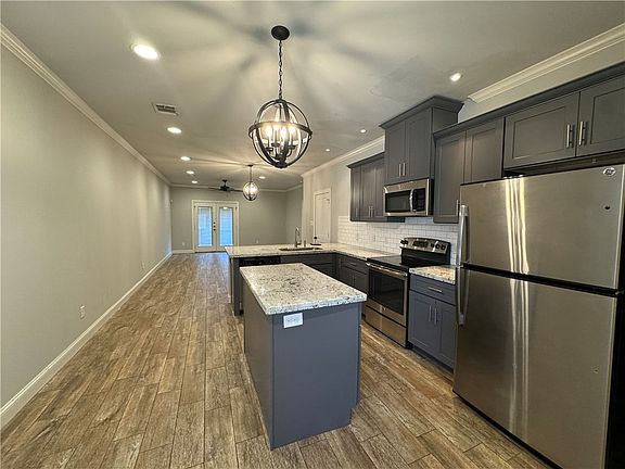 5th image of 203 Brentwood Dr E APT 14