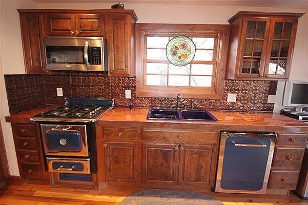 Kitchen west wall