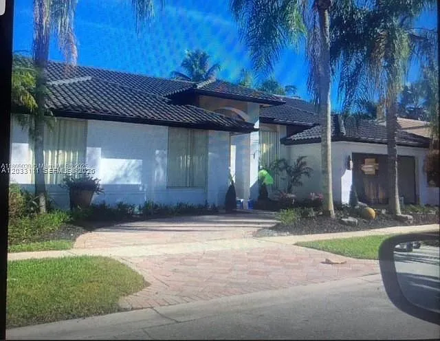 28 NW 108th Way — Photo 5