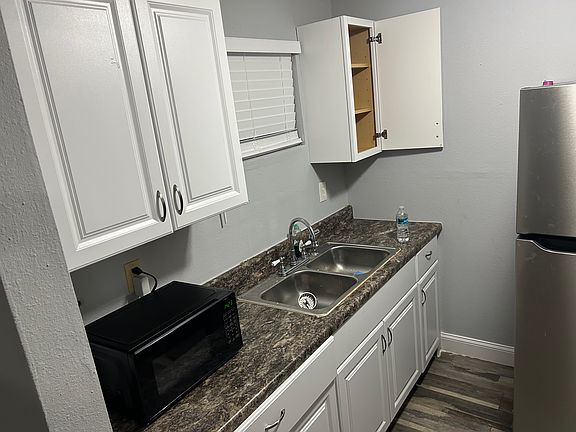 4th image of 216 E 2nd St #214
