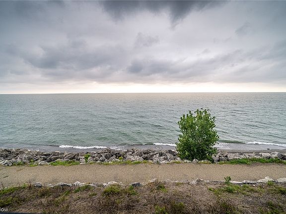 2nd image of 148 Larimar Dr Unit 148