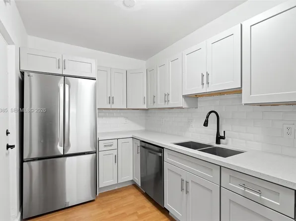 1880 S Treasure Dr APT 3D, North Bay Village, FL 33141