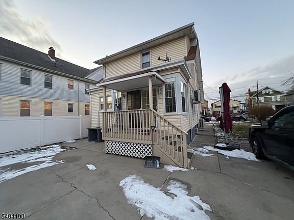5th image of 746 Murray St #1