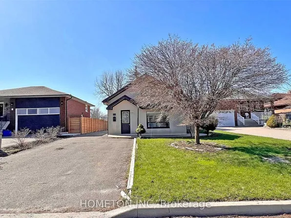 95 Yongehurst Rd, Richmond Hill, ON L4C 3T3