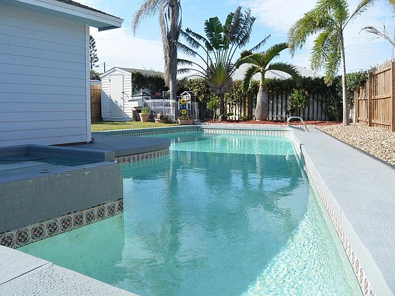 4th image of 216 Circle Dr