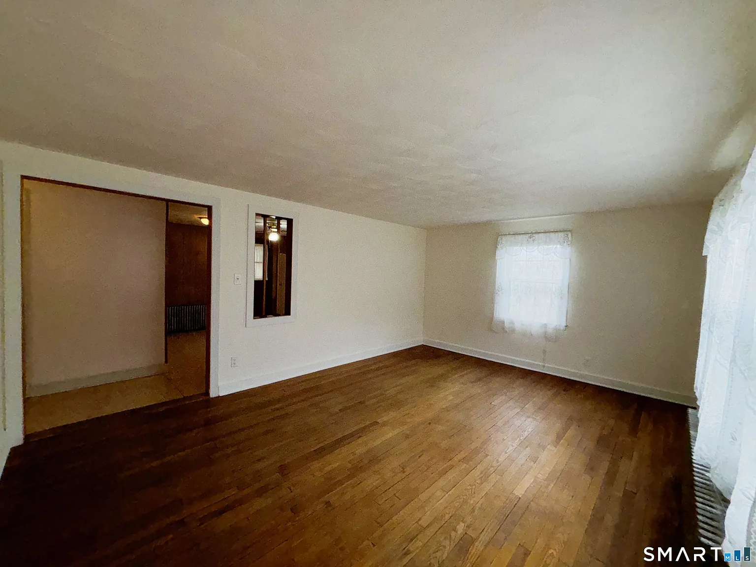 2 bed, 1.0 bath, 1768 sqft, $1,900 — Photo 2