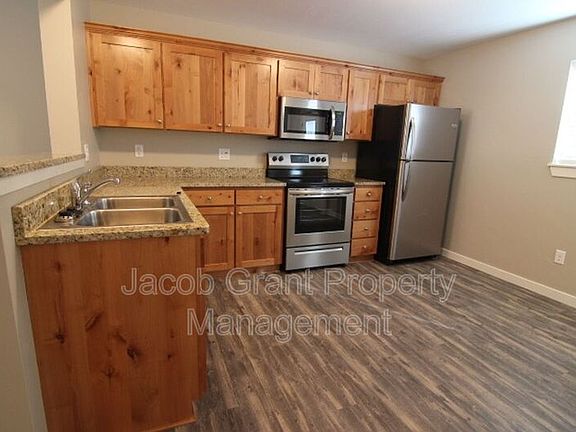 2nd image of 121 Lincoln Dr