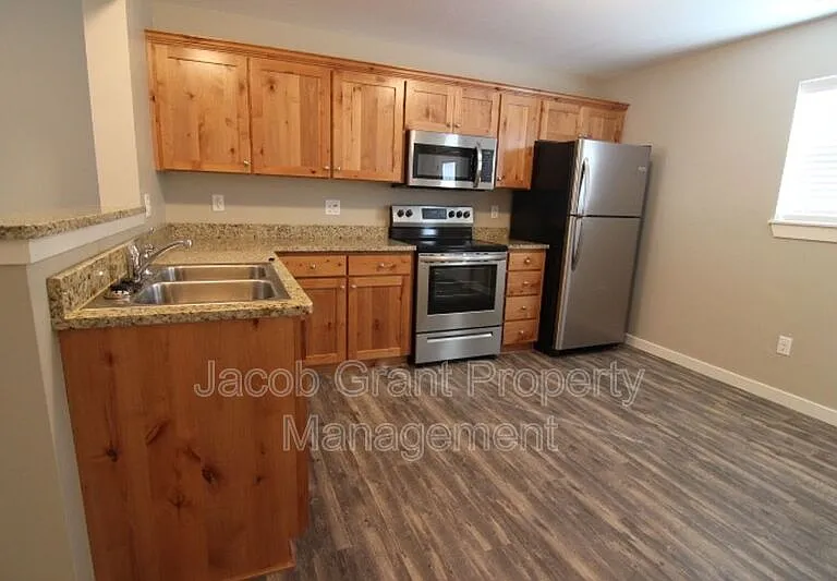 101 Lincoln Dr — Photo 3