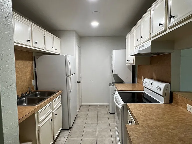 Thompson Square Apts., LLC — Photo 23