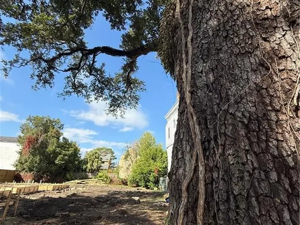 2215 Carondelet St, New Orleans, LA 70130