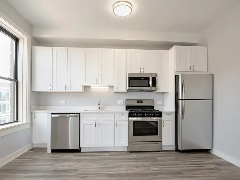 1859 W Chicago Ave — Photo 8
