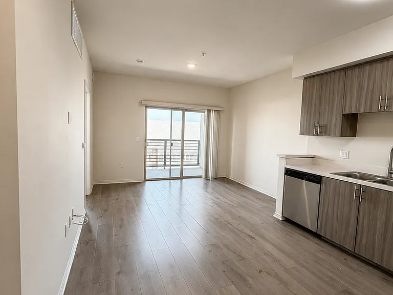 Aura NoHo Luxury Apartments — Photo 36