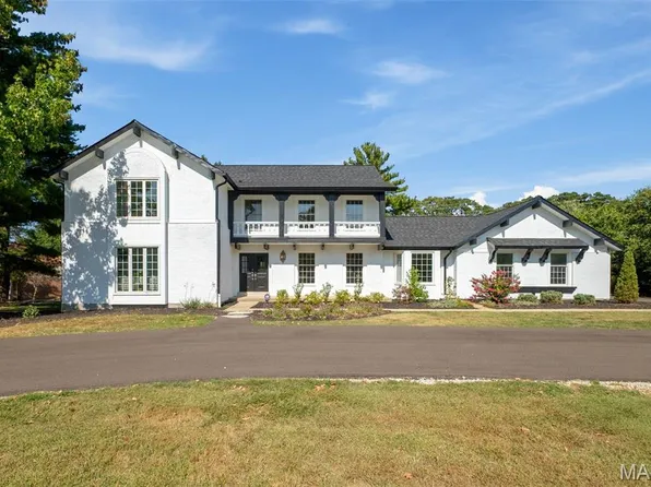 155 Forest Club Dr, Chesterfield, MO 63005