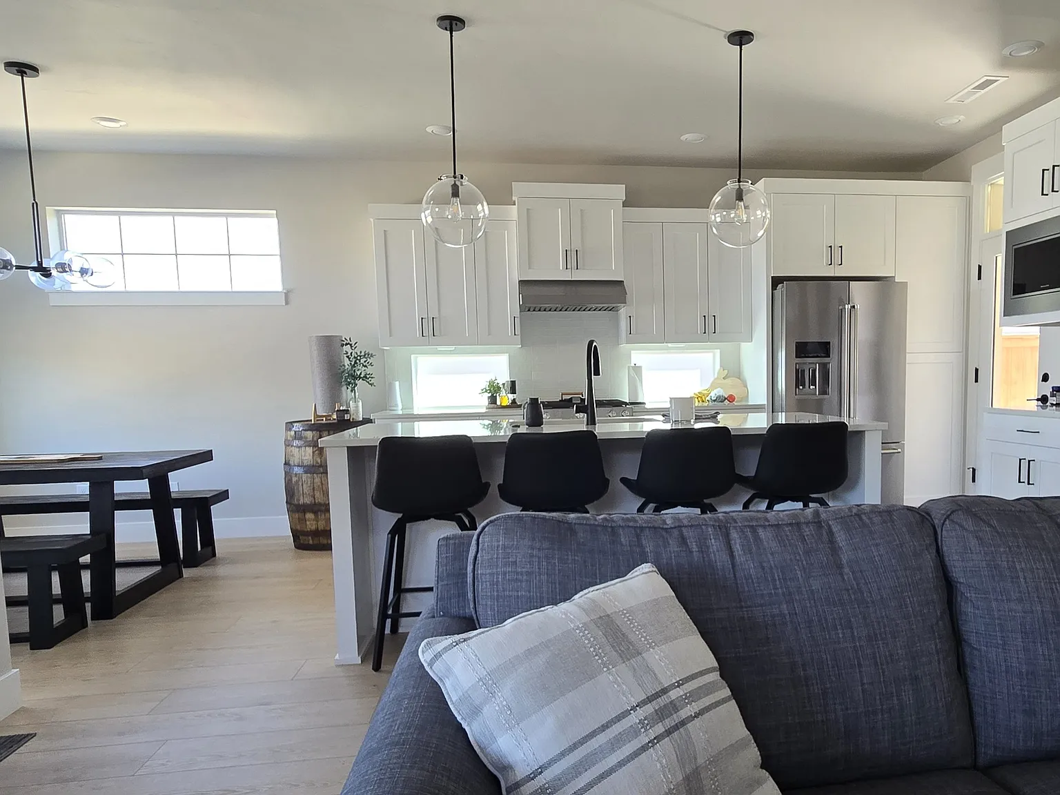 2 bed, 1.5 bath, 1850 sqft, $3,000 — Photo 4