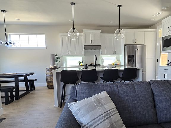 4th image of 60873 SE Barstow Pl