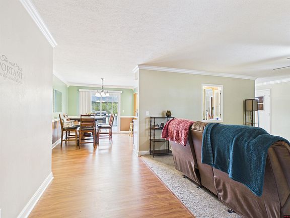 3rd image of 702 Dixie Ct