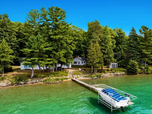 7356 SE Torch Lake Dr, Alden, MI 49612
