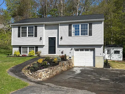 20 Hemlock Ln Photo 1