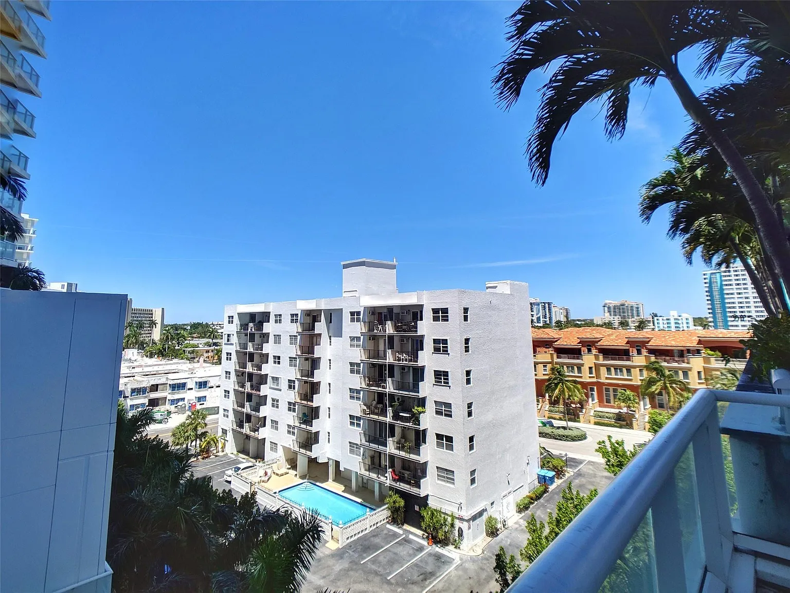 2 bed, 2.0 bath, 1255 sqft, $7,950 — Photo 4