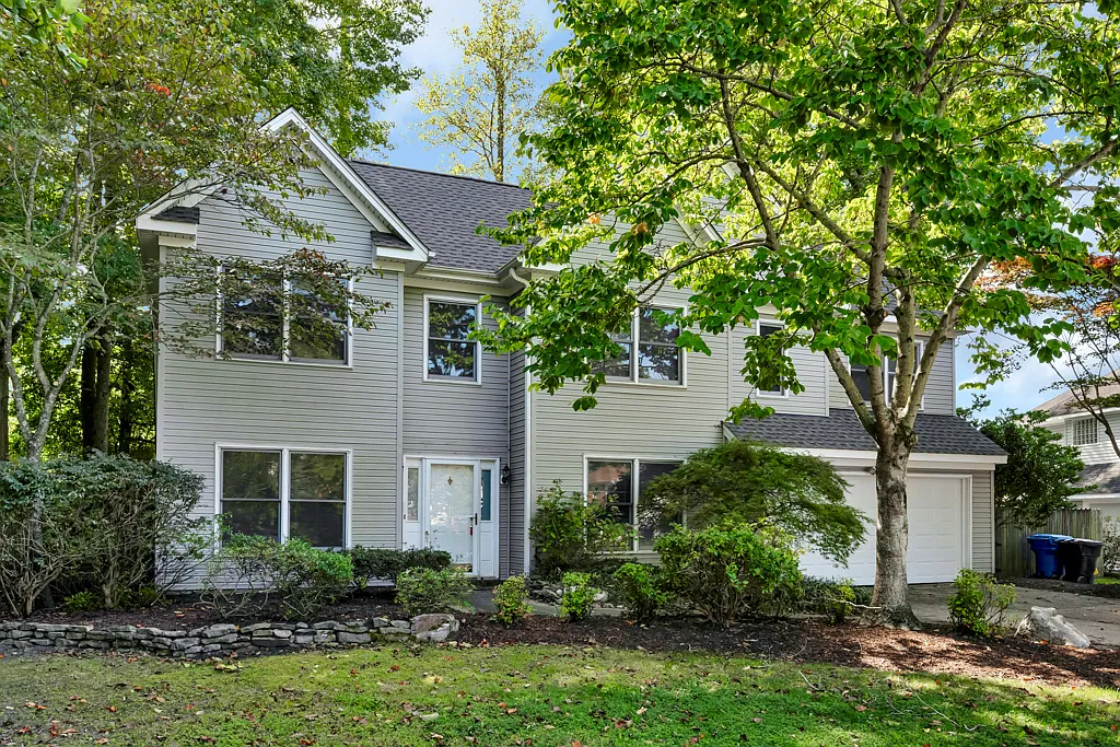 4 bed, 2.5 bath, 2219 sqft, $3,300 — Photo 1