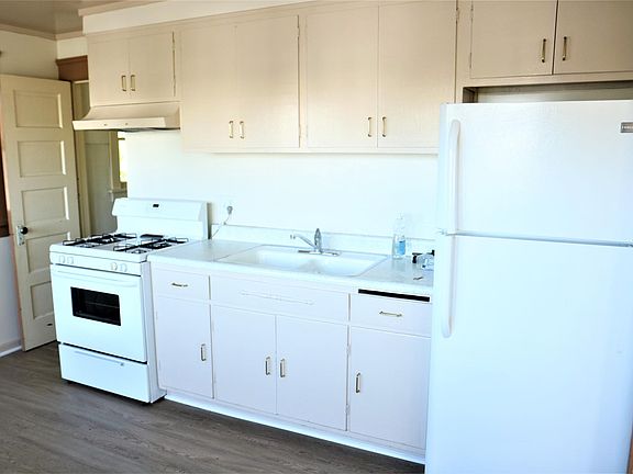 3rd image of 8803 Canby Ave