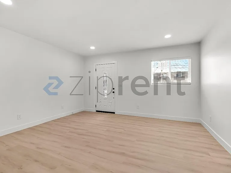 362 Naples St — Photo 2