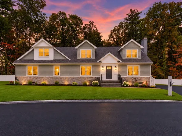 1 Nevada Rd, Burlington, MA 01803