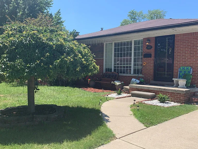 29717 Milton Ave — Photo 2