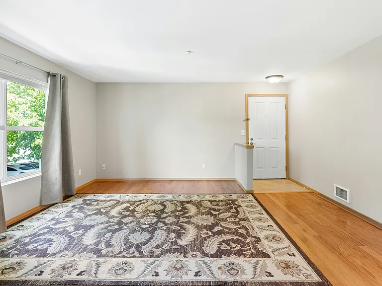1652 25th Pl NE #203 — Photo 6