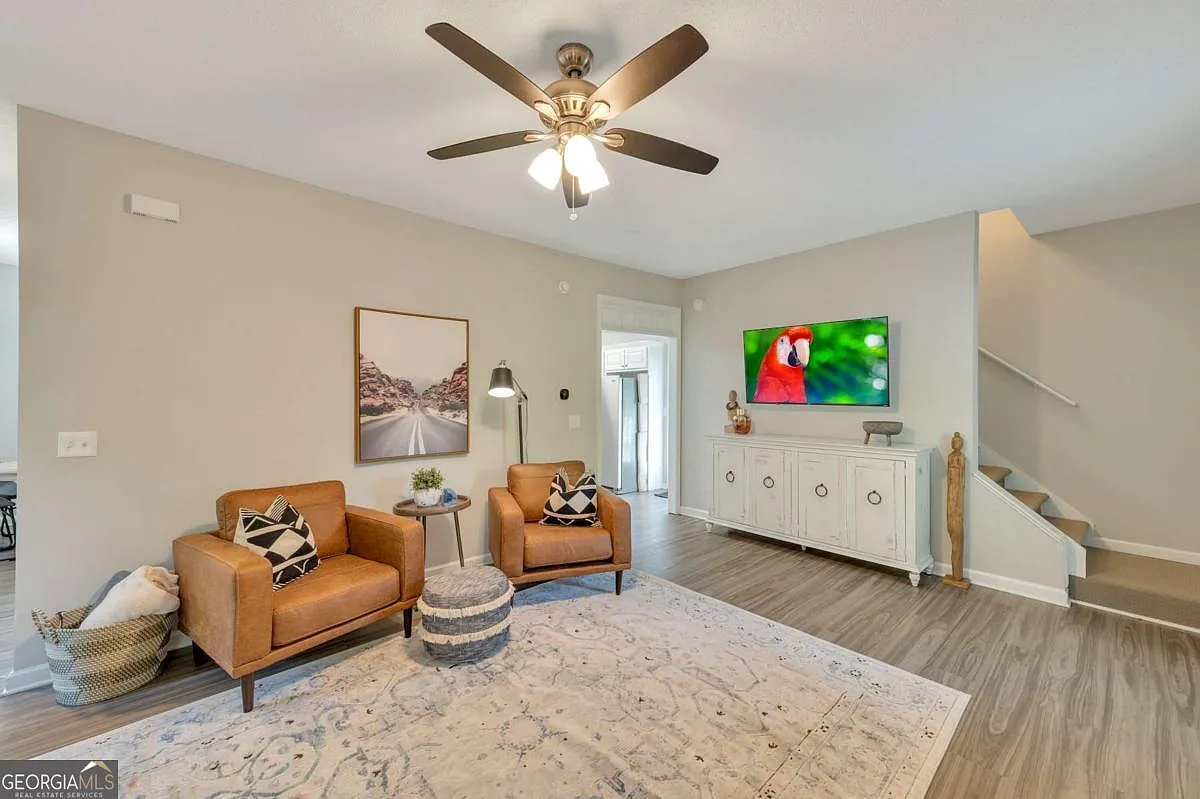 3 bed, 2.5 bath, $4,500 — Photo 2