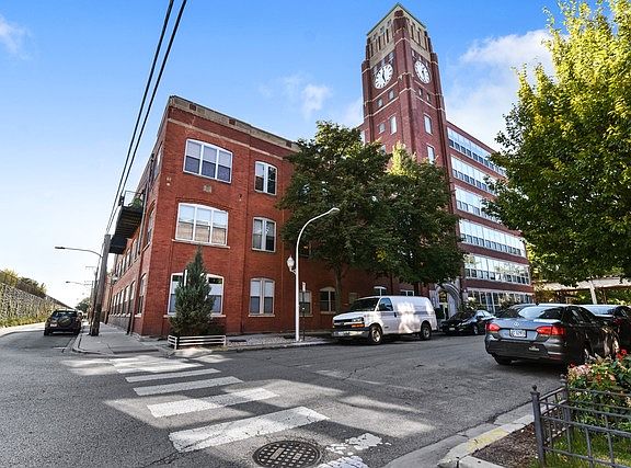 2nd image of 1801 W Larchmont Ave APT 601