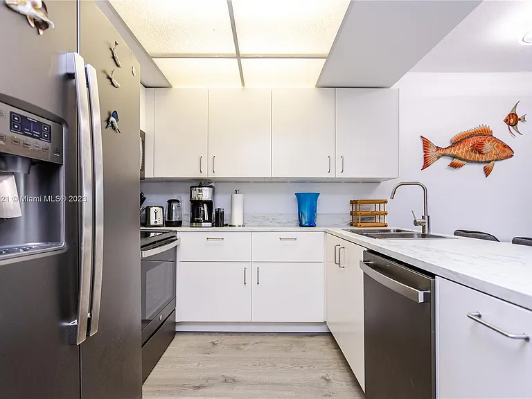500 N Francisco St #234 — Photo 34