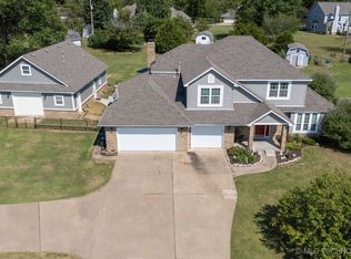 10411 Ashford Cir, Owasso, OK 74055