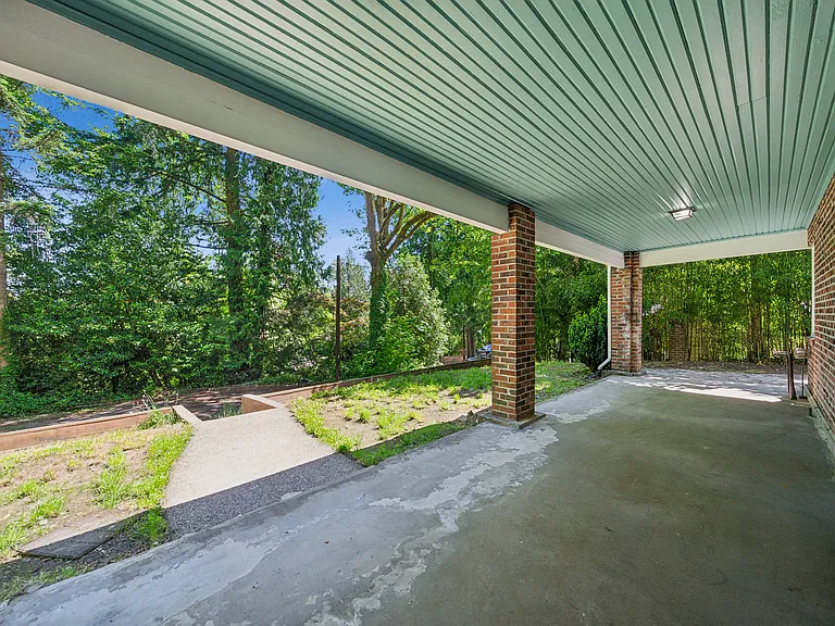 4510 SE Aldercrest Rd — Photo 2