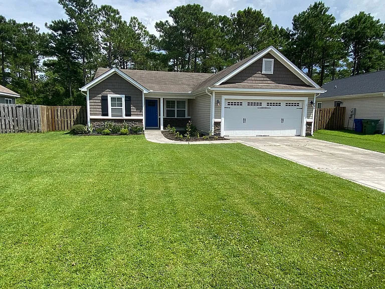 404 Ridgeway Dr — Photo 2