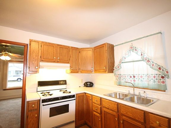 4th image of 1505 N Wellington St