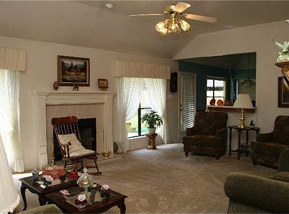 4th image of 314 Breeze Park Dr