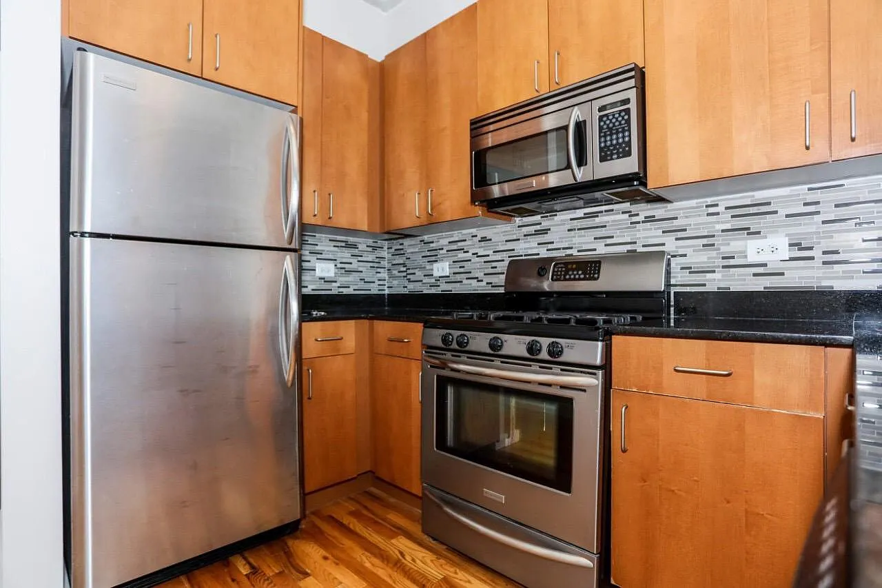 2 bed, 915 sqft, $2,450 — Photo 3