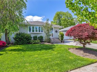 206 N Maple St, Massapequa, NY