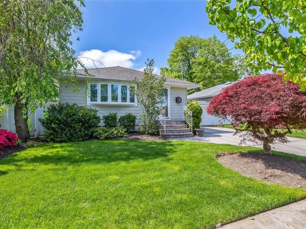 206 N Maple Street, Massapequa, NY 11758